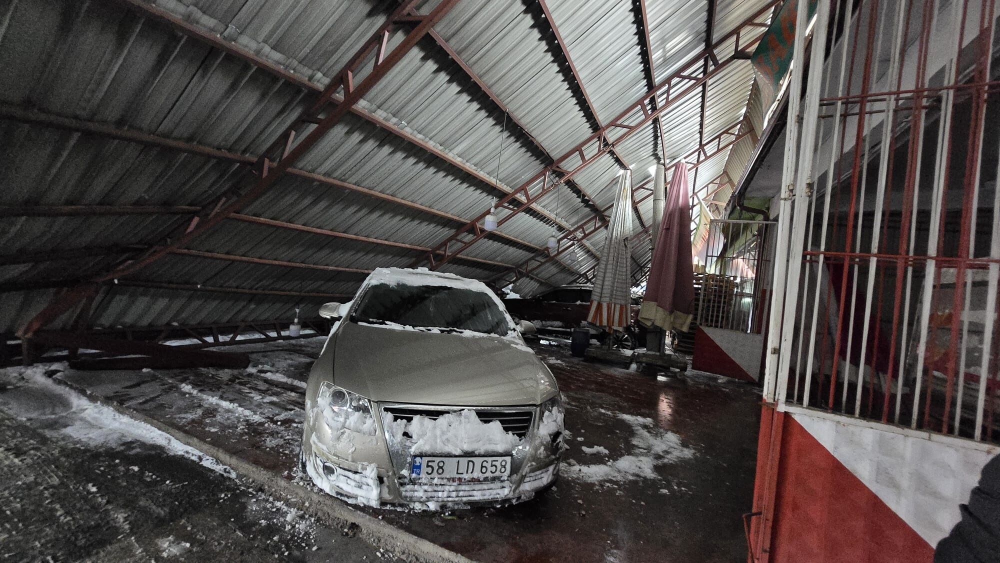 Sivas’ta kar engeli: 945 yerleşim yeri ulaşıma kapandı