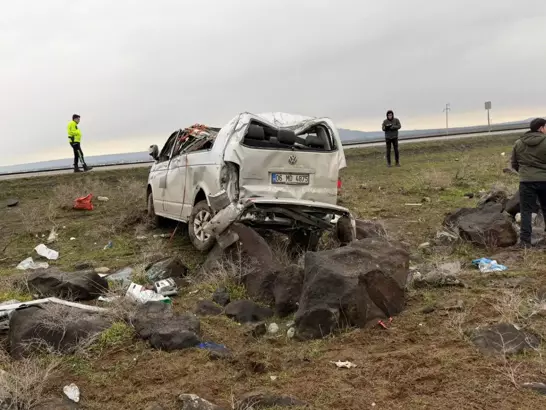 Şırnak'ta Minibüs Takla Attı
