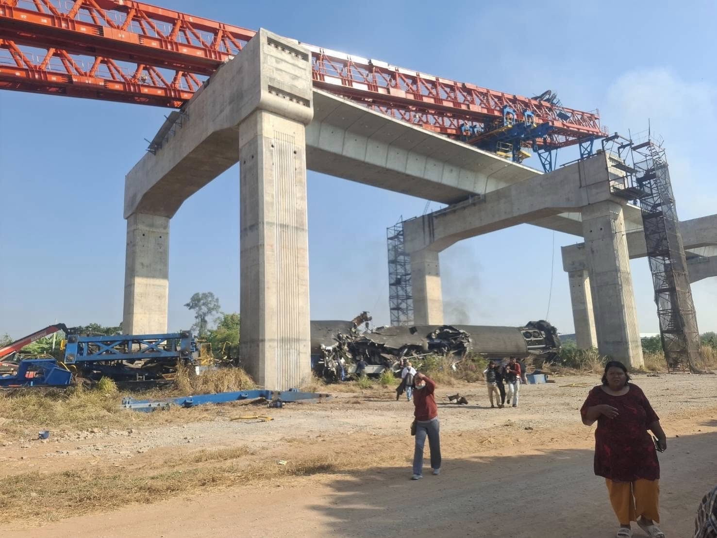 T A Y L A N D D A V I N C T R E N I N U Z E R I N E D U S T U 22 1114294 330804