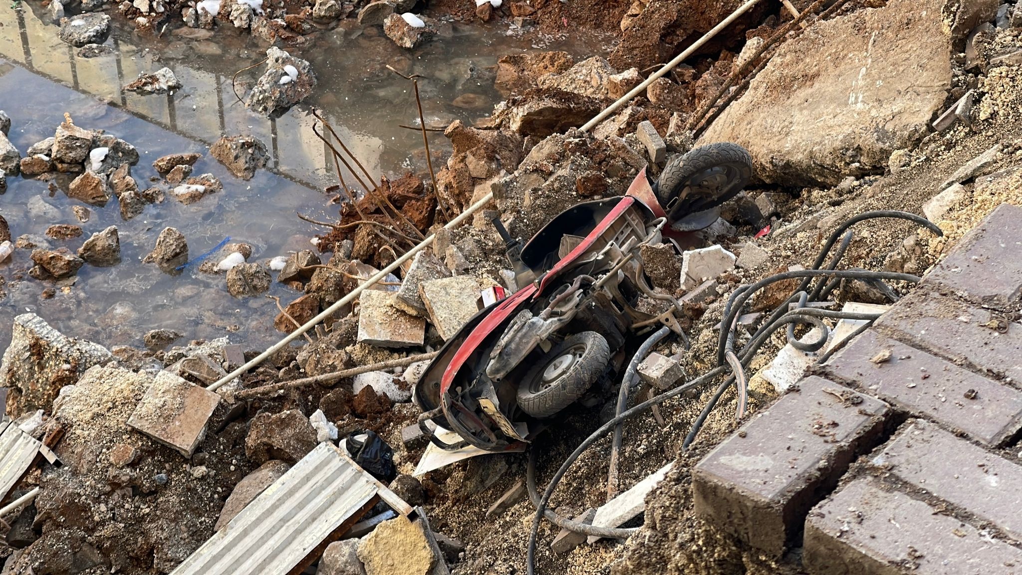 T E M E L K A Z I S I N D A B I N A N I N I S T I N A T D U V A R I C 1103875 327685