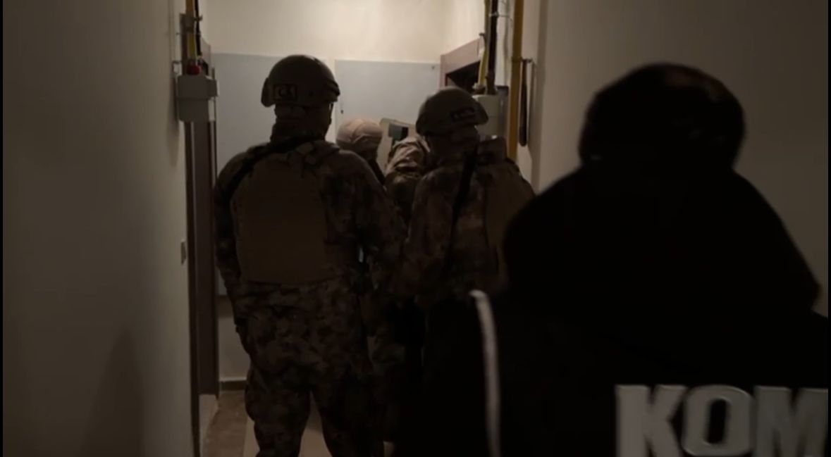 T U N C E L I D E 3 A Y R I S I L A H L I S A L D I R I Y A I L I S 1135667 338213