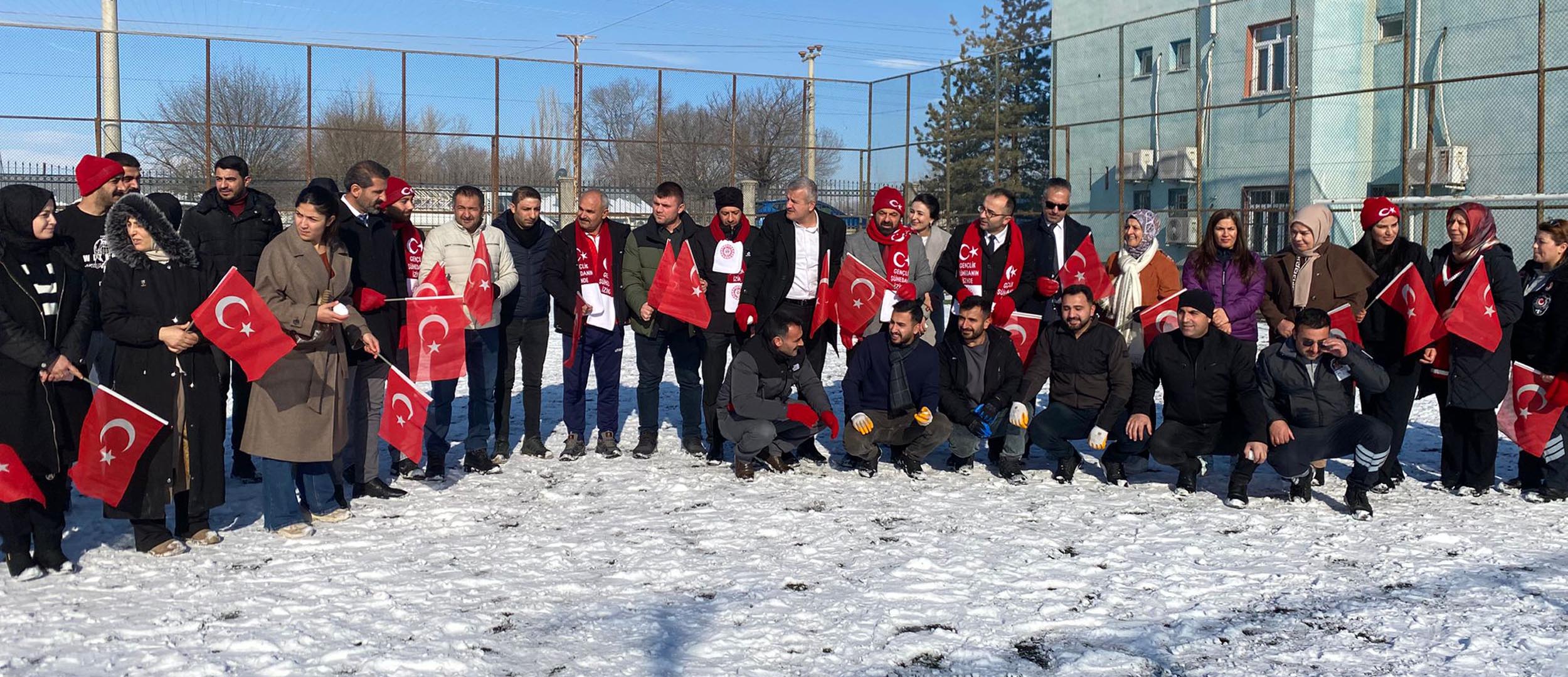 T U R K B A Y R A G I N A S A L D I R I Y I P R O T E S T O E T T I L E 1127278 334585