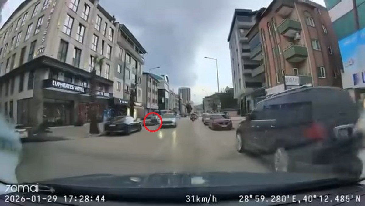 Y A Y A N I N H A F I F Y A R A L A N D I G I K A Z A K A M E R A D A 1143057 339402