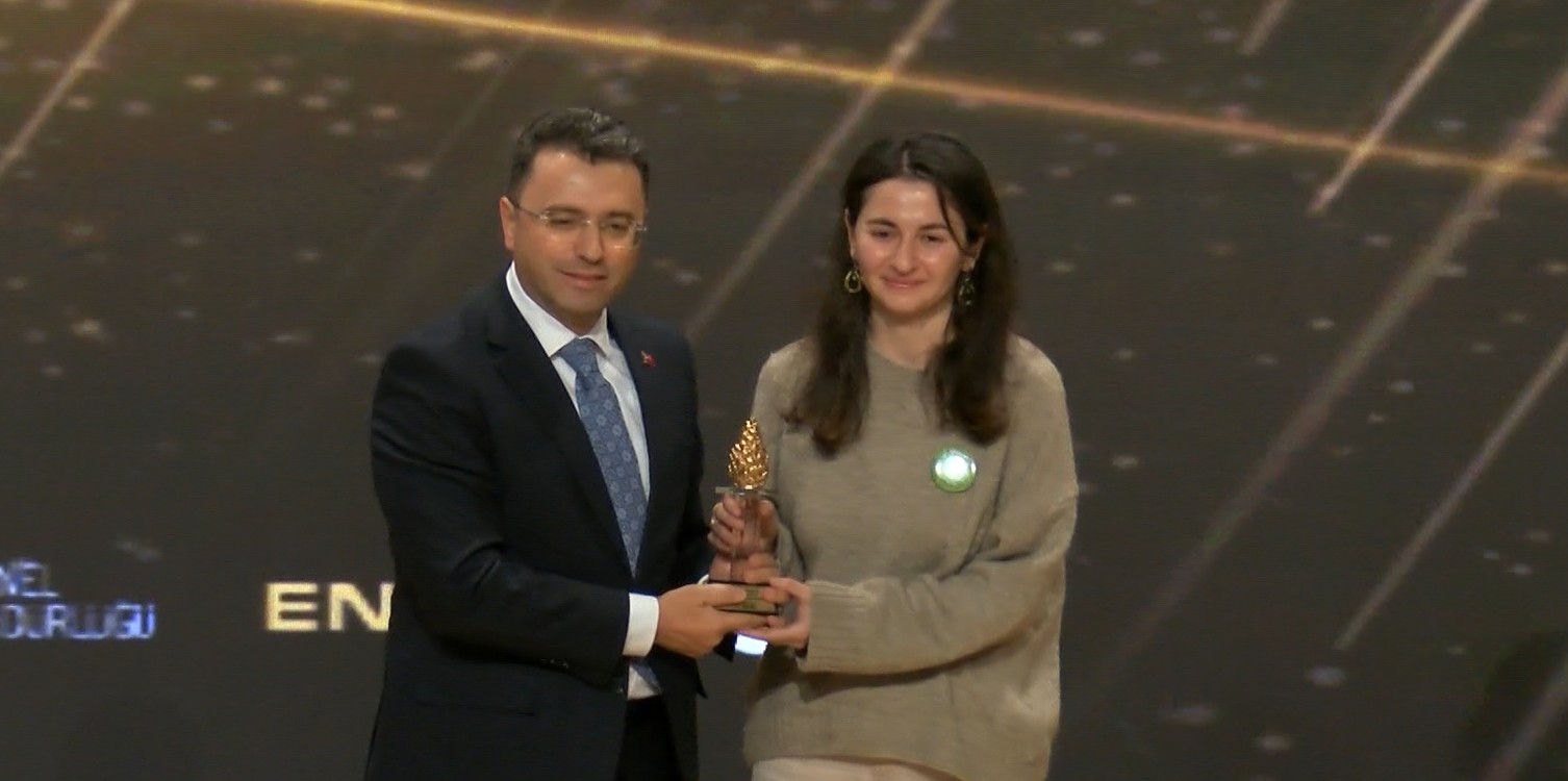 Y E S I L V A T A N K I S A F I L M Y A R I S M A S I’ N D A O D 1124888 333797