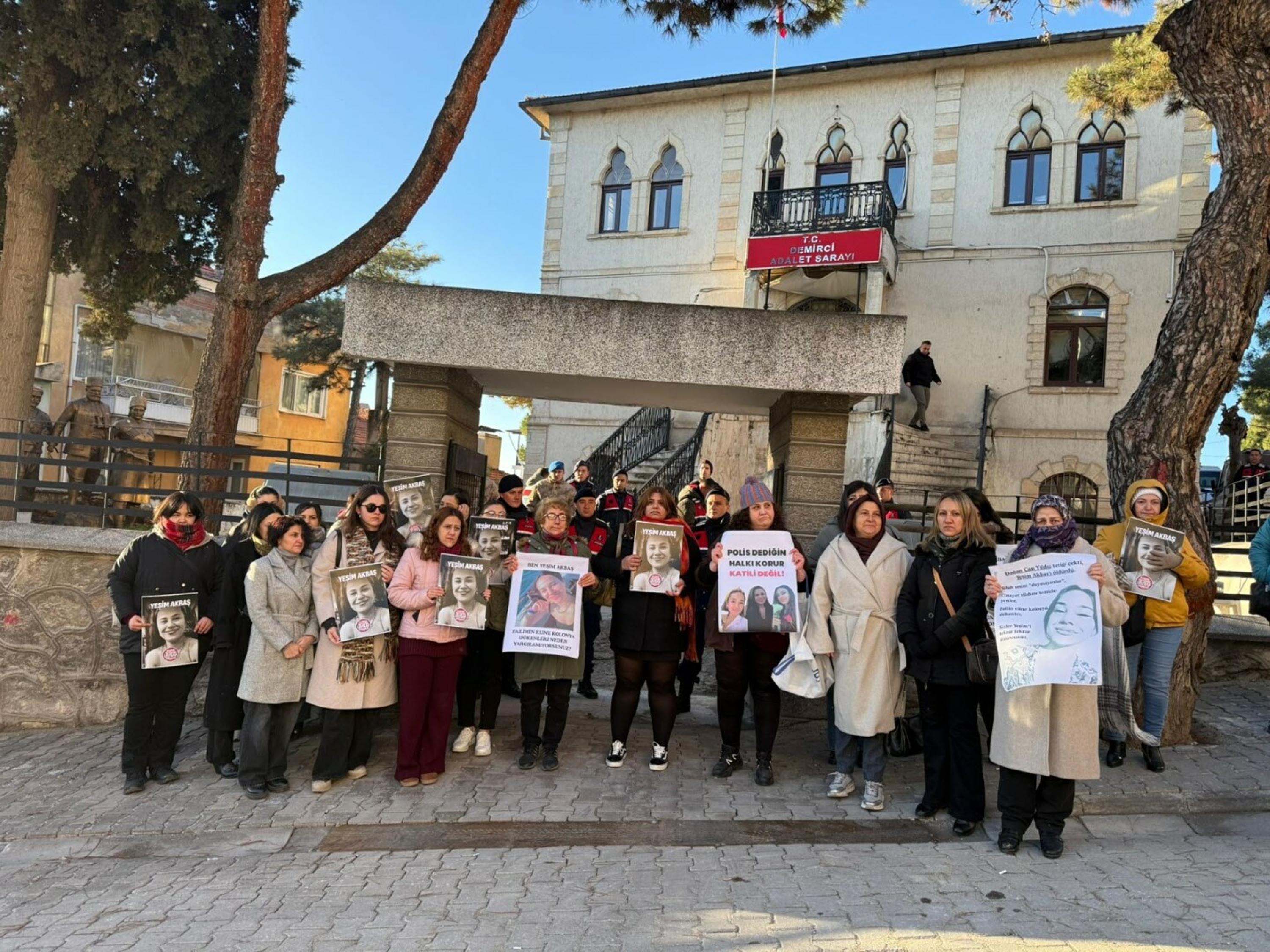 Y E S I M I N O L U M U N D E D E L I L K A R A R T T I G I I D D I A 1113550 330575