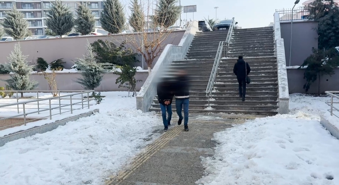 Y O L C U N U N M I D E S I N D E N 472 G R A M M E T A M F E T A M I 1100224 326622