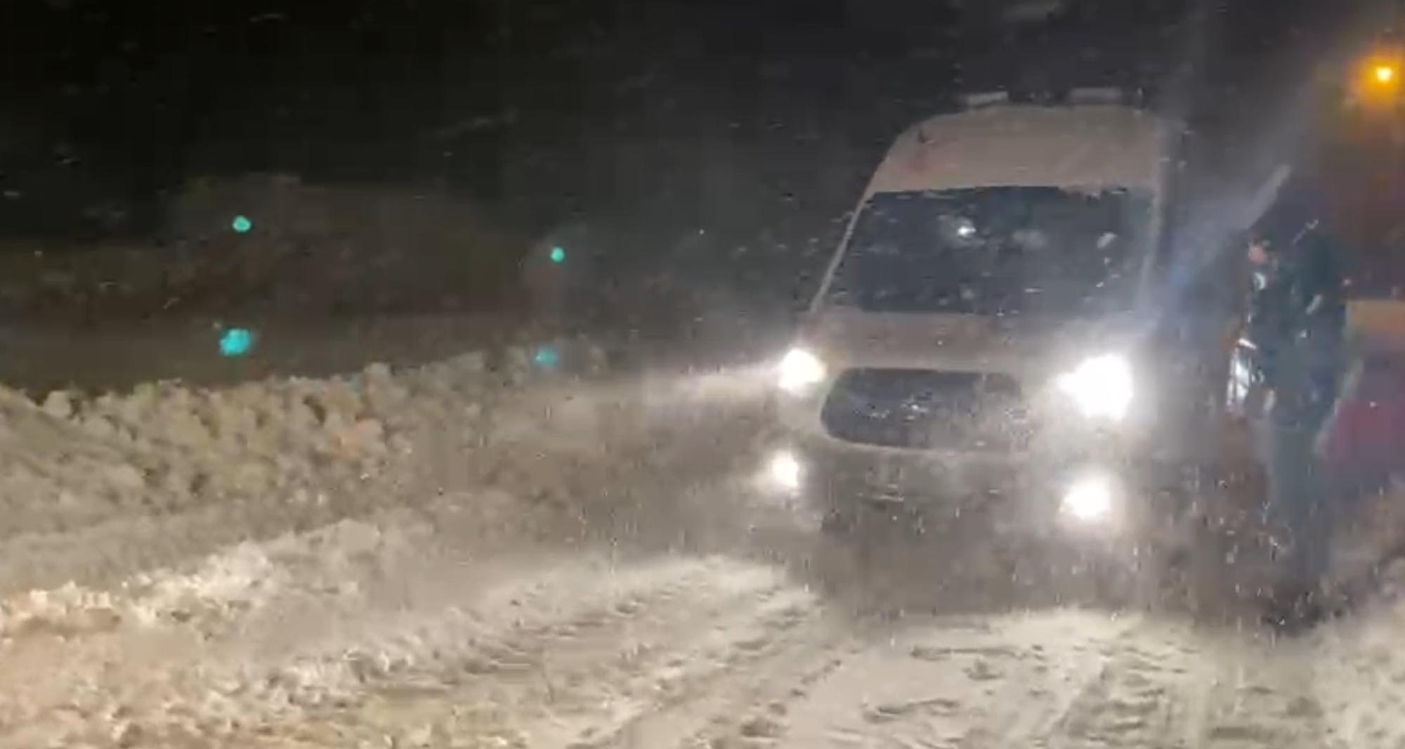 Y O L U K A P A L I K O Y D E R A H A T S I Z L A N D I 3 S A A T L 1123475 333398