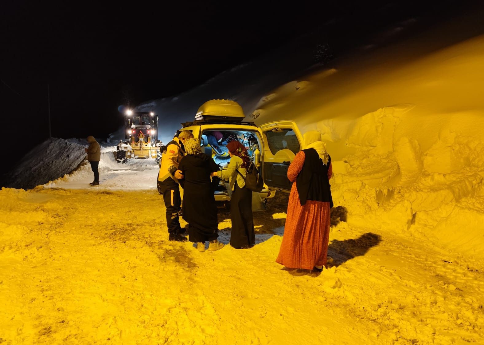 Y O L U K A R D A N K A P A N A N M E Z R A D A R A H A T S I Z L A N A 1114824 330944