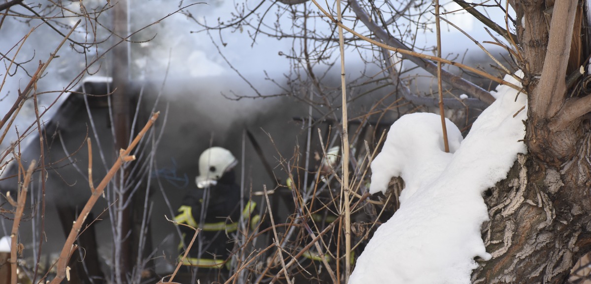 Yanan Evde Mahsur Kalan Kisiyi Itfaiye E 1099495 326386 (1)