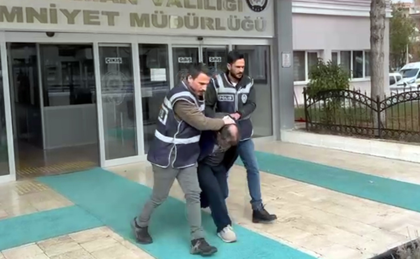 15 Y I L O N C E K A Y B O L A N M E V L U T’ U N O L D U R U L D U 1149910 341482