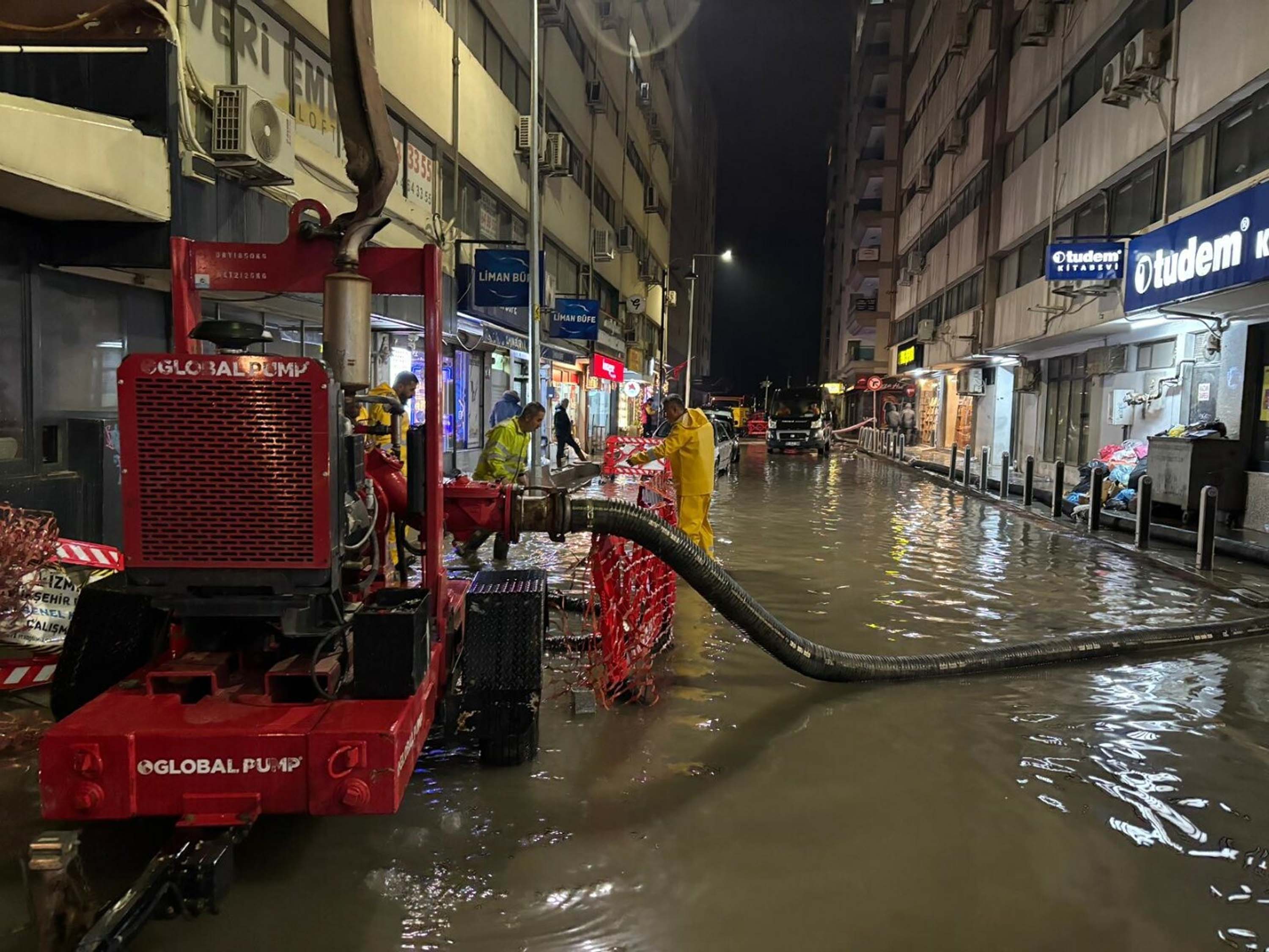 2 I Z M I R’ D E S A G A N A K C A D D E V E S O K A K L A R G O L E 1173269 348513