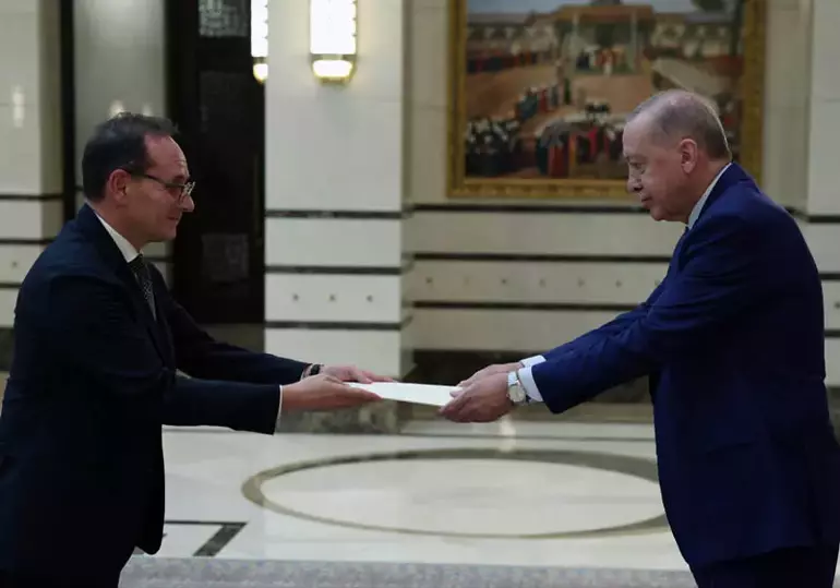 698B2Cef8C3F68B010B5F302