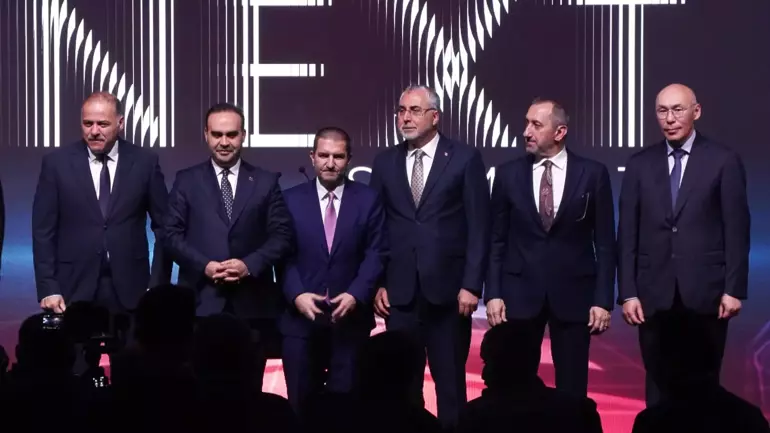 6995918A8C3F68B010B6123A