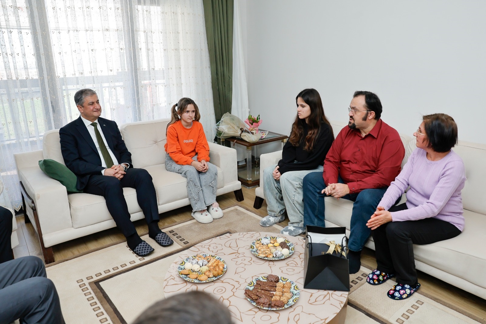 A D A N A D A K A L I C I K O N U T L A R Y U Z D E 98 S E V I Y E 1150377 341626