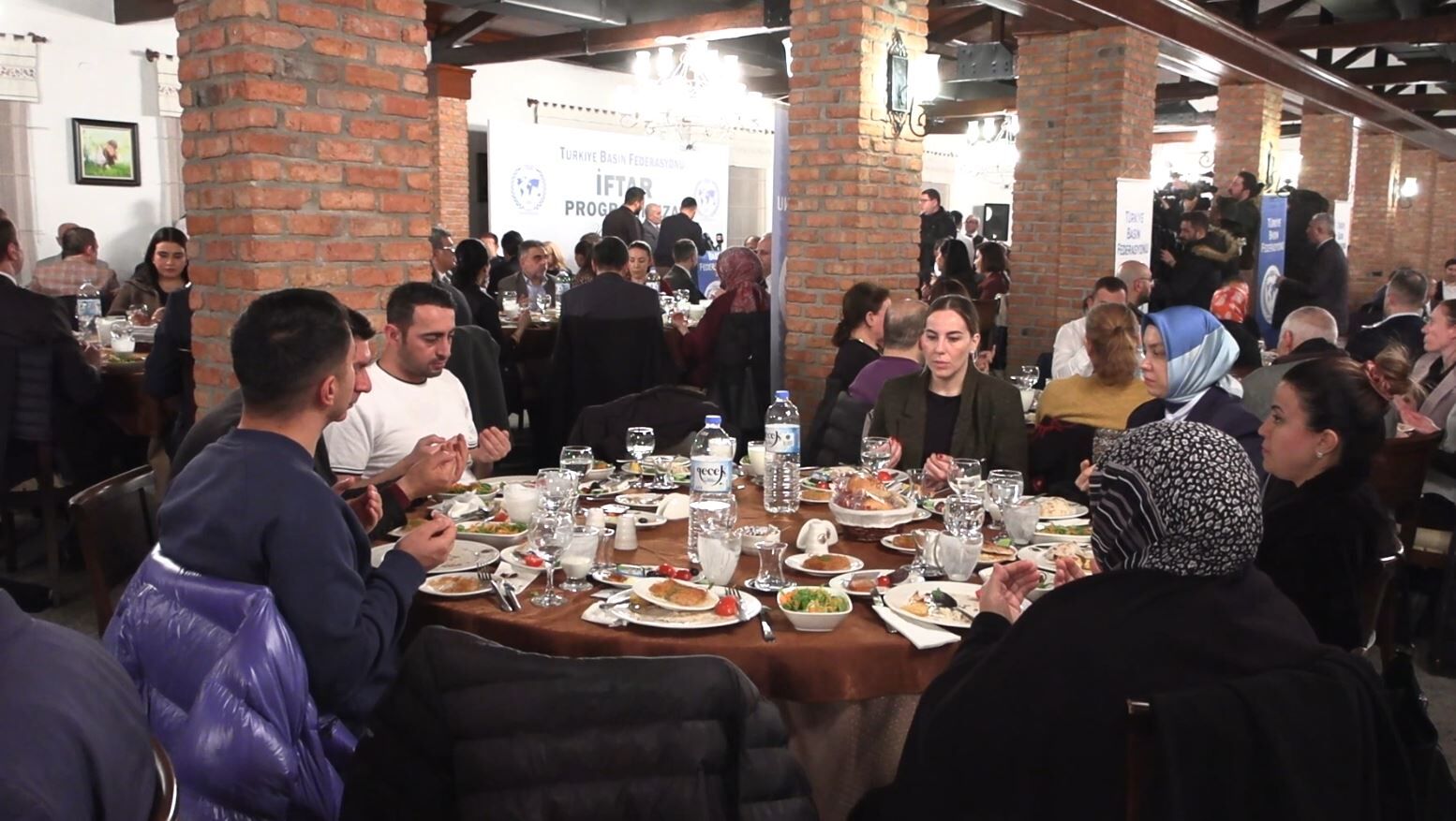 A K P A R T I’ L I A C A R T E R O R M E S E L E S I N I A R T I K 1184383 351876