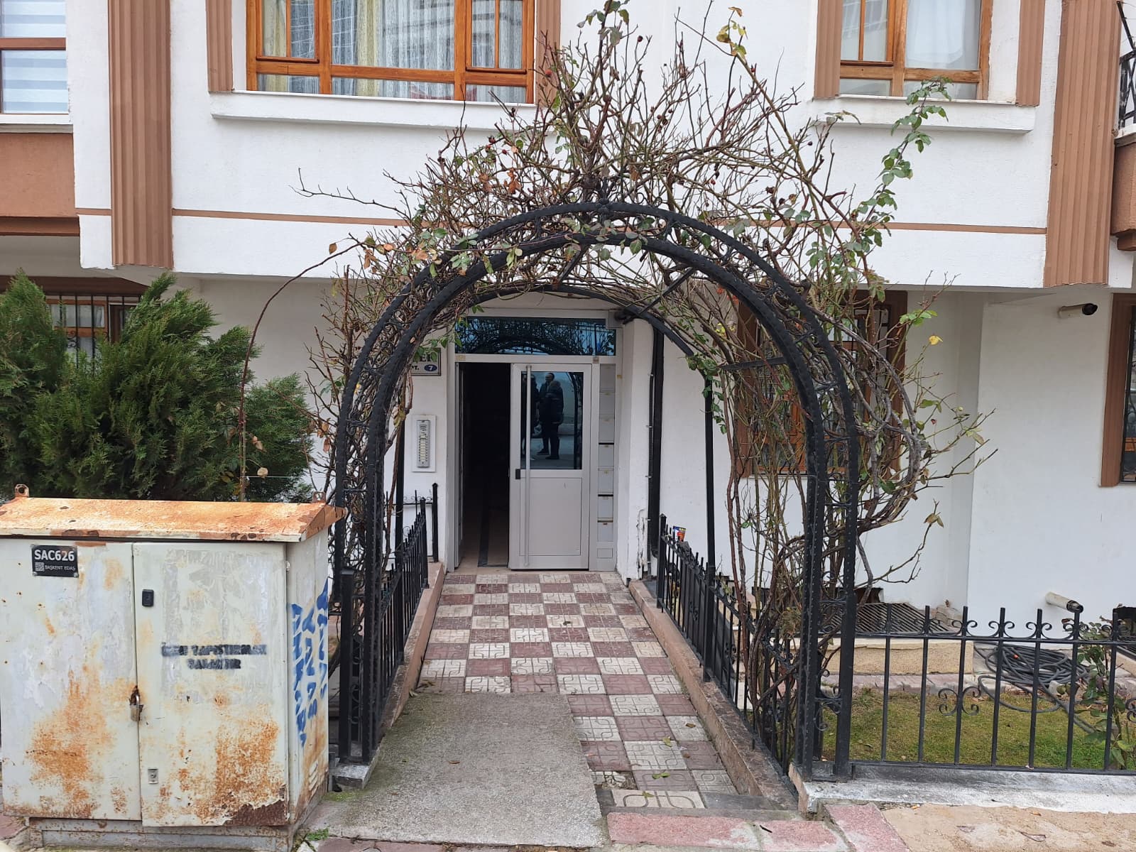 A N N E S I N I K I Z I N I V E E S I N I O L D U R U P I N T I H A 1160208 344527