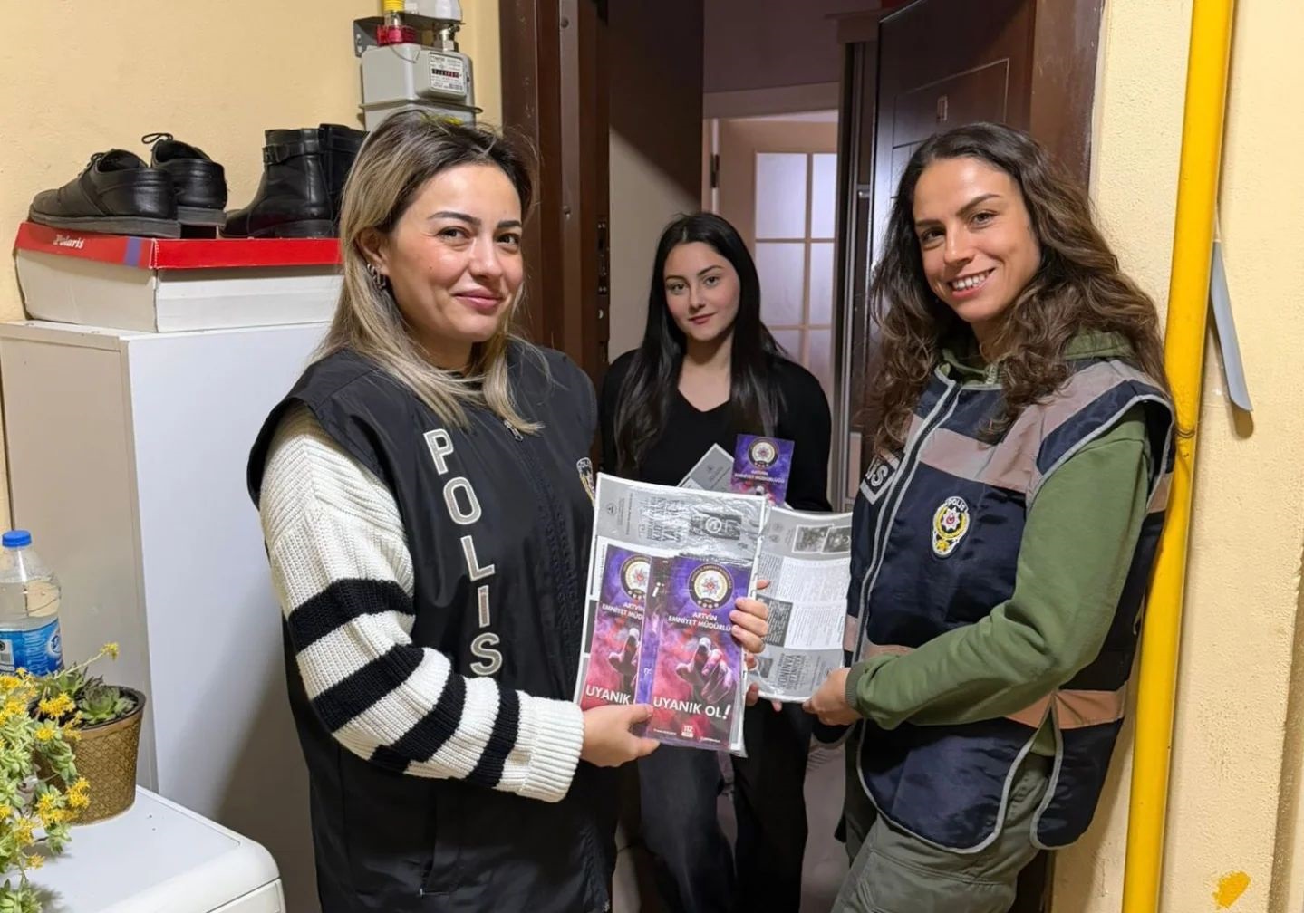 A R T V I N D E P O L I S 45 M I L Y O N L I R A L I K T E L E 1150991 341838