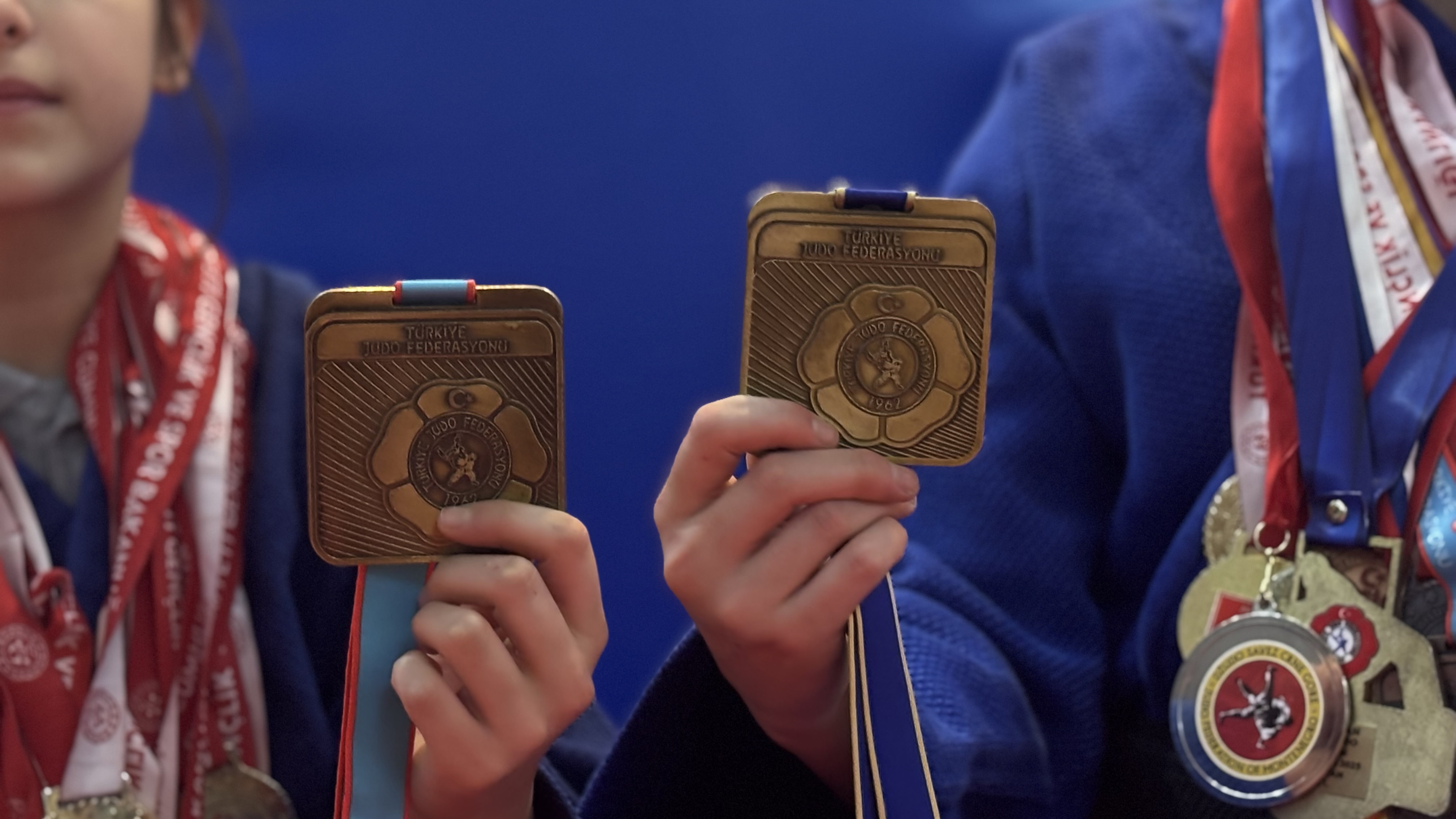 A Y N I E V D E N 2 M A D A L Y A J U D O C U K I Z K A R D E S L 1153187 342428