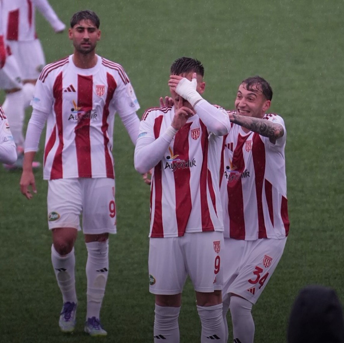 A Y V A L I K G U C U S E R I Y I 8 M A C A C I K A R D I 1146279 340354