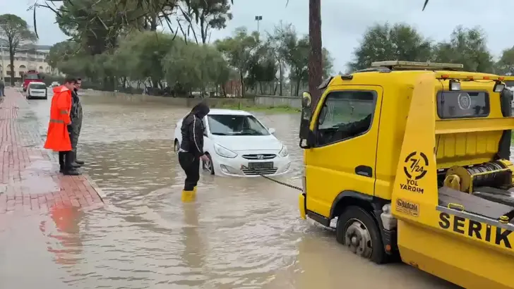 Antalya’da debi yükselişi taşkın riskini artırdı; Meteoroloji uyardı