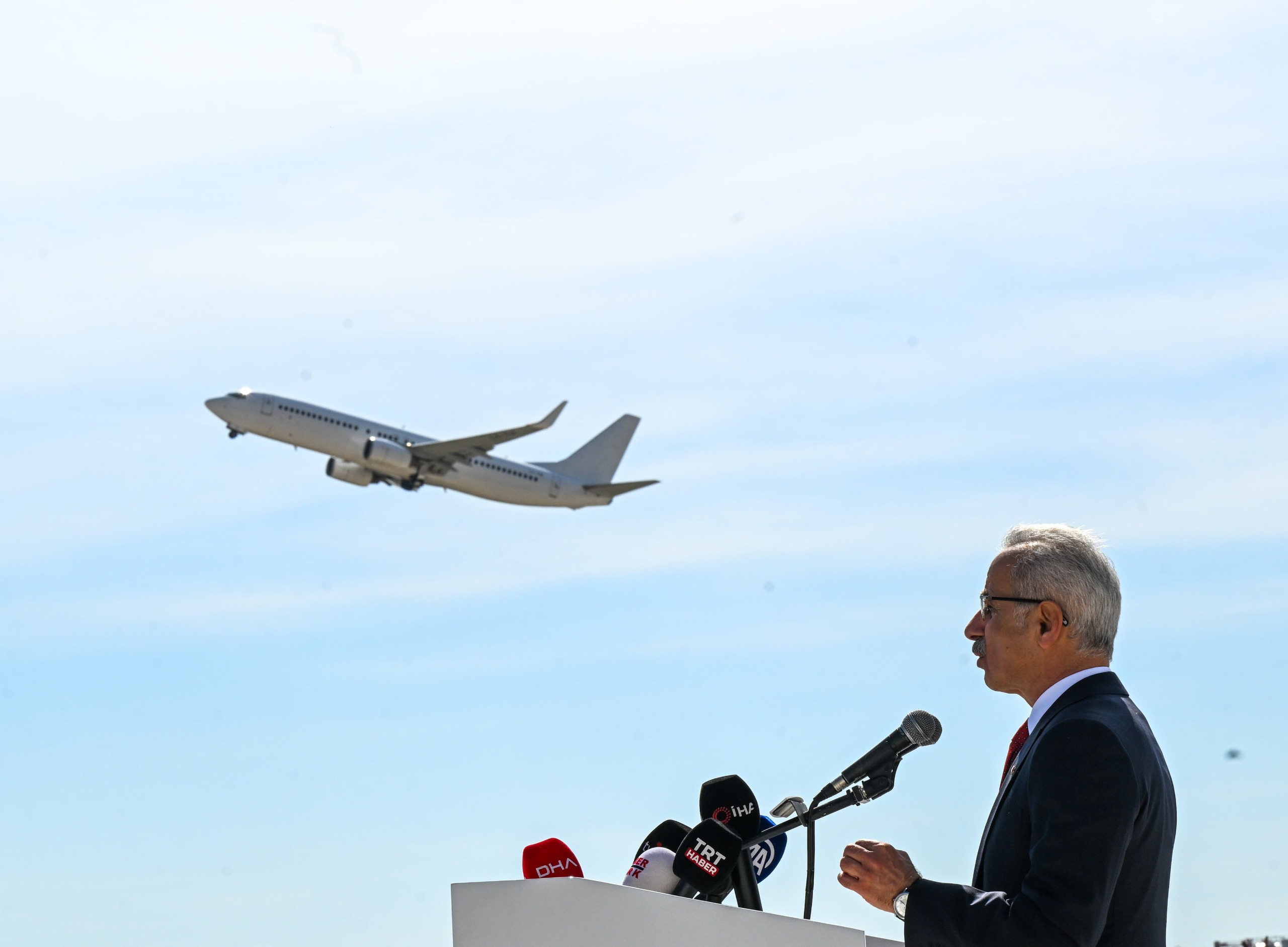 Bakan Uraloğlu: Ocakta Havalimanları 17,7 Milyon Yolcuya Hizmet Verdi