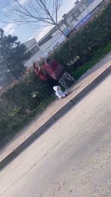 B U R S A D A I K I K A D I N D I L E N C I N I N Y A N L A R I N D A 1184276 351839