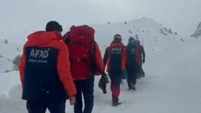 Ağrı’da arıza ekibinin olduğu güzergâhta çığ oluşumu görüldü