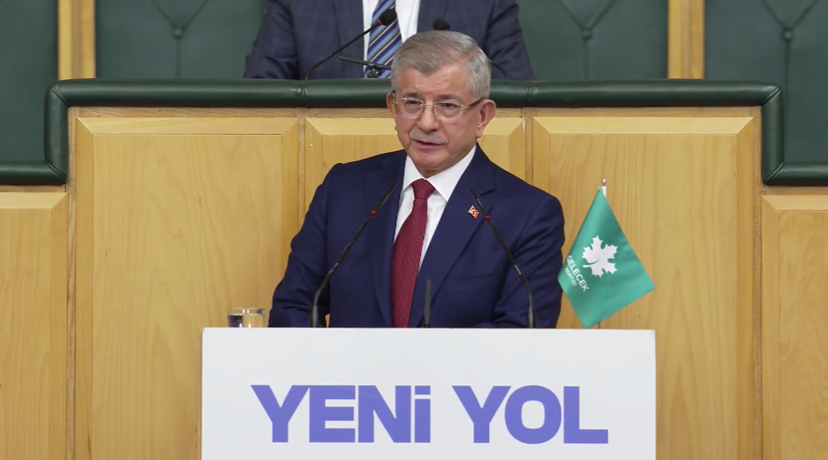 Ahmet Davutoğlu: Halktan Kopmadan Siyaset Yapıyorum