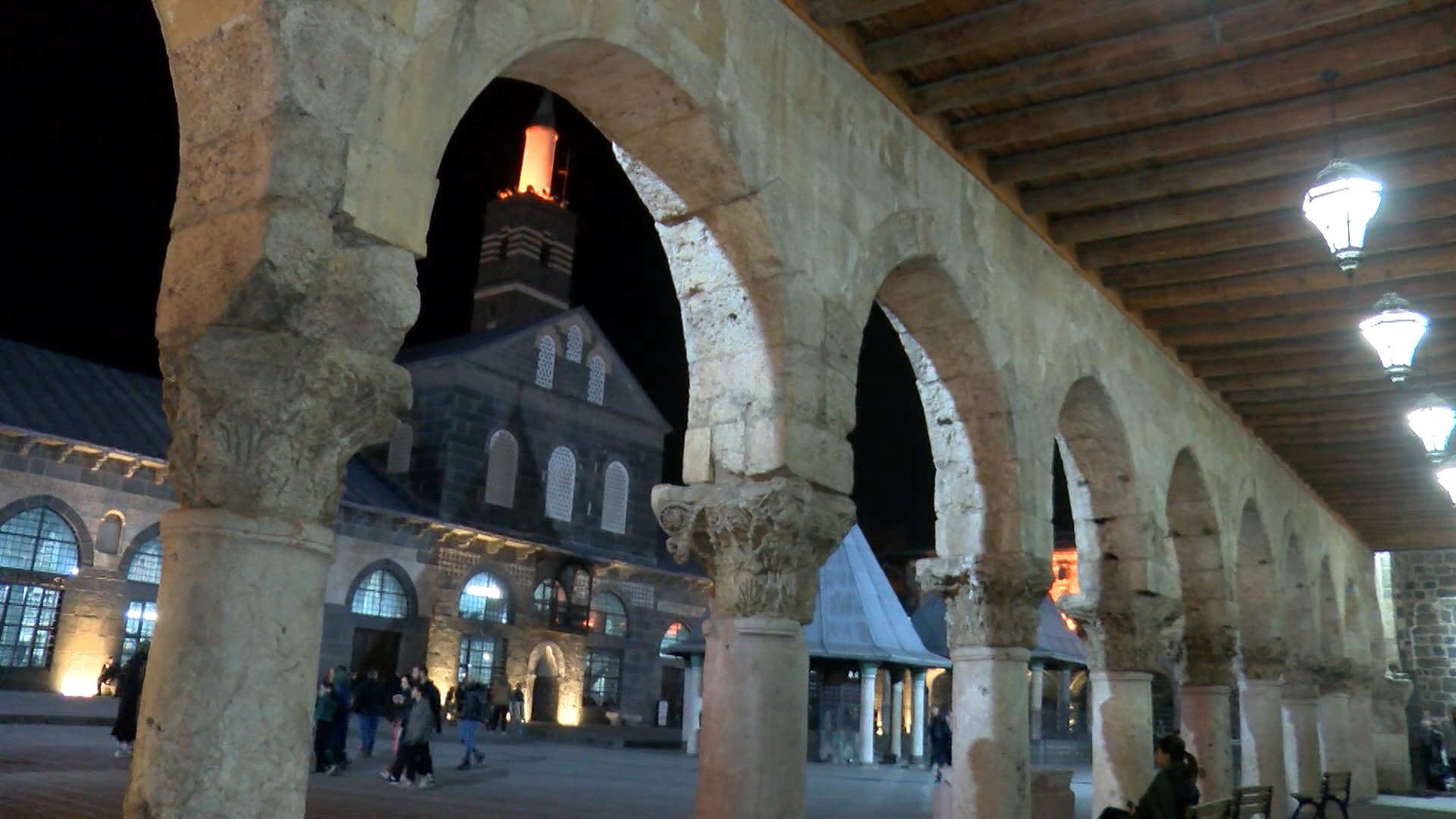 D I Y A R B A K I R D A R A M A Z A N A Y I N I N I L K T E R A V I H 1175448 349182