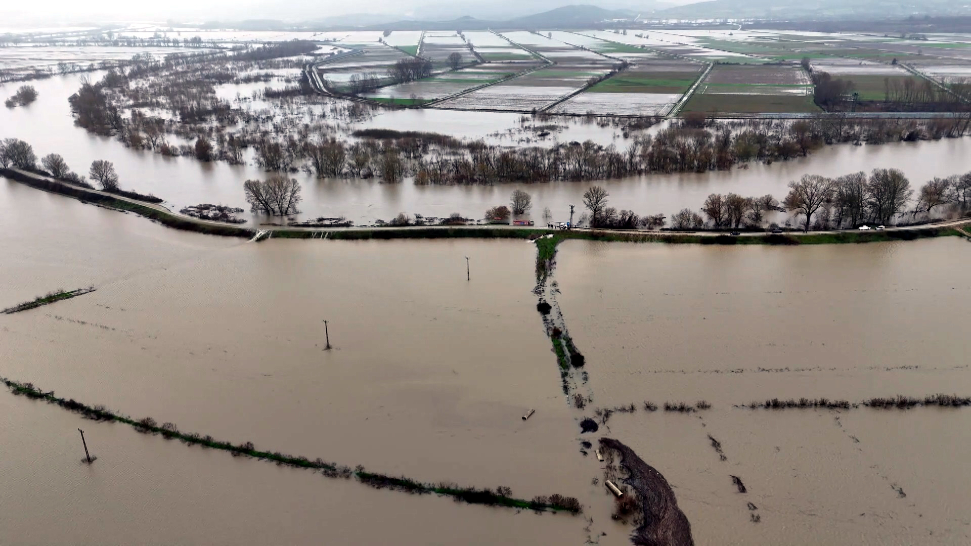 E D I R N E D E D E B I S I A R T A N T U N C A D A K I R M I Z I 1180850 350754