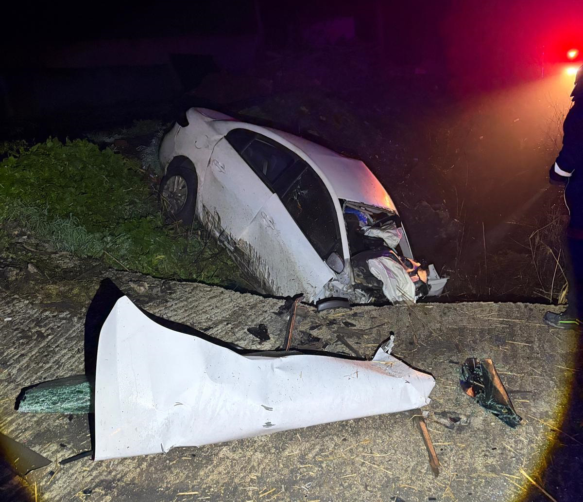 Şarampole Devrilen Otomobilde 2 Can Kaybı