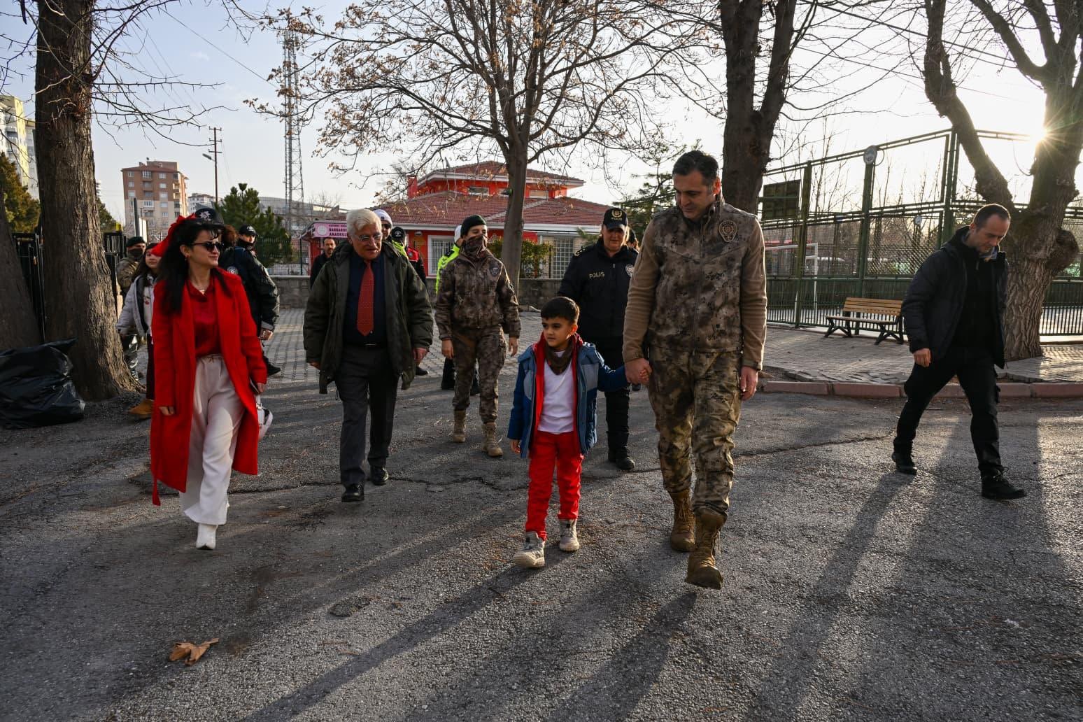 E M N I Y E T M U D U R U S E H I T C O C U G U N U O K U L A B I R 1147193 340655