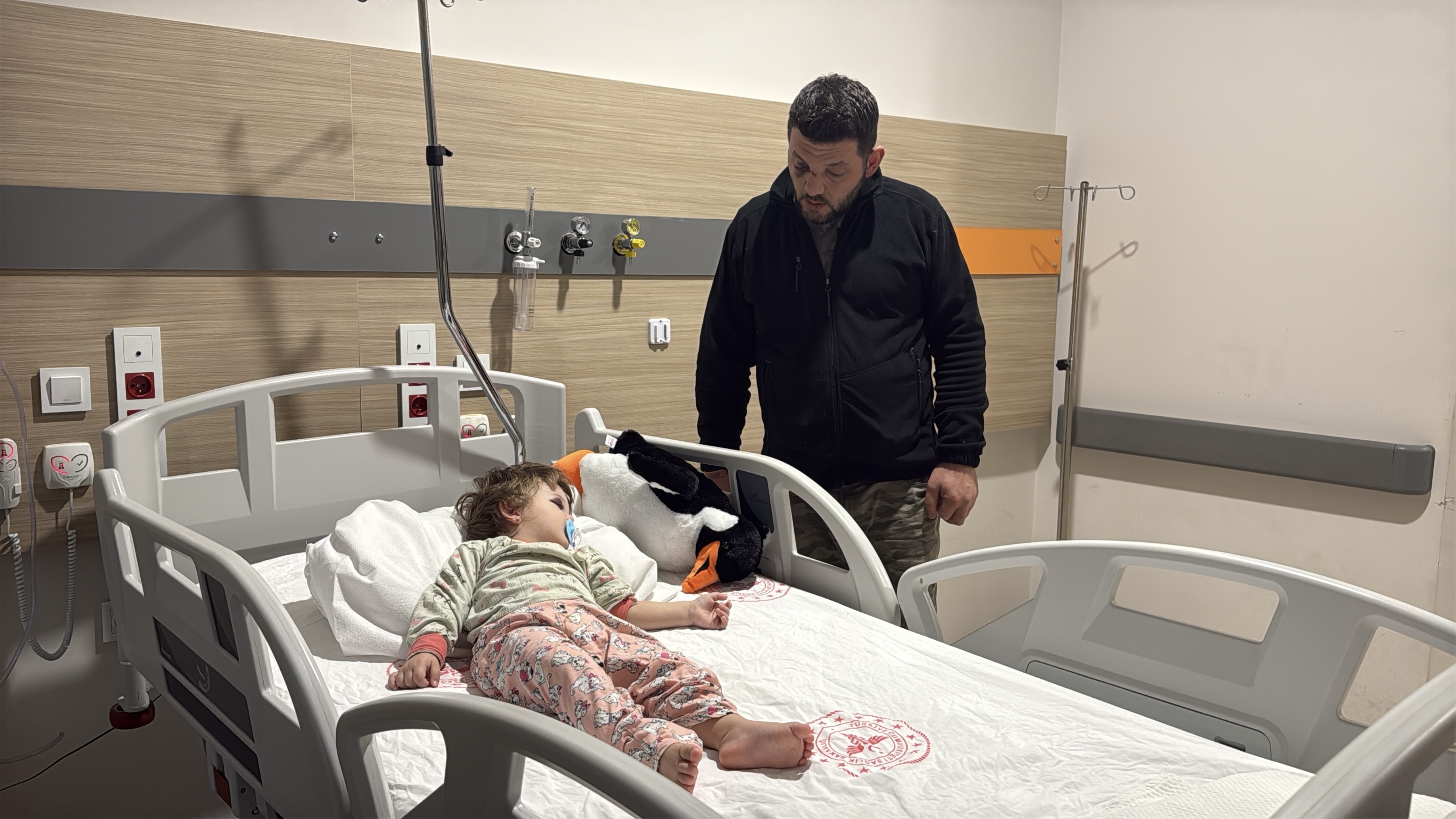 Komşu Tartışması:14 Aylık Kızı Kucağındayken Sopayla Darbedildi