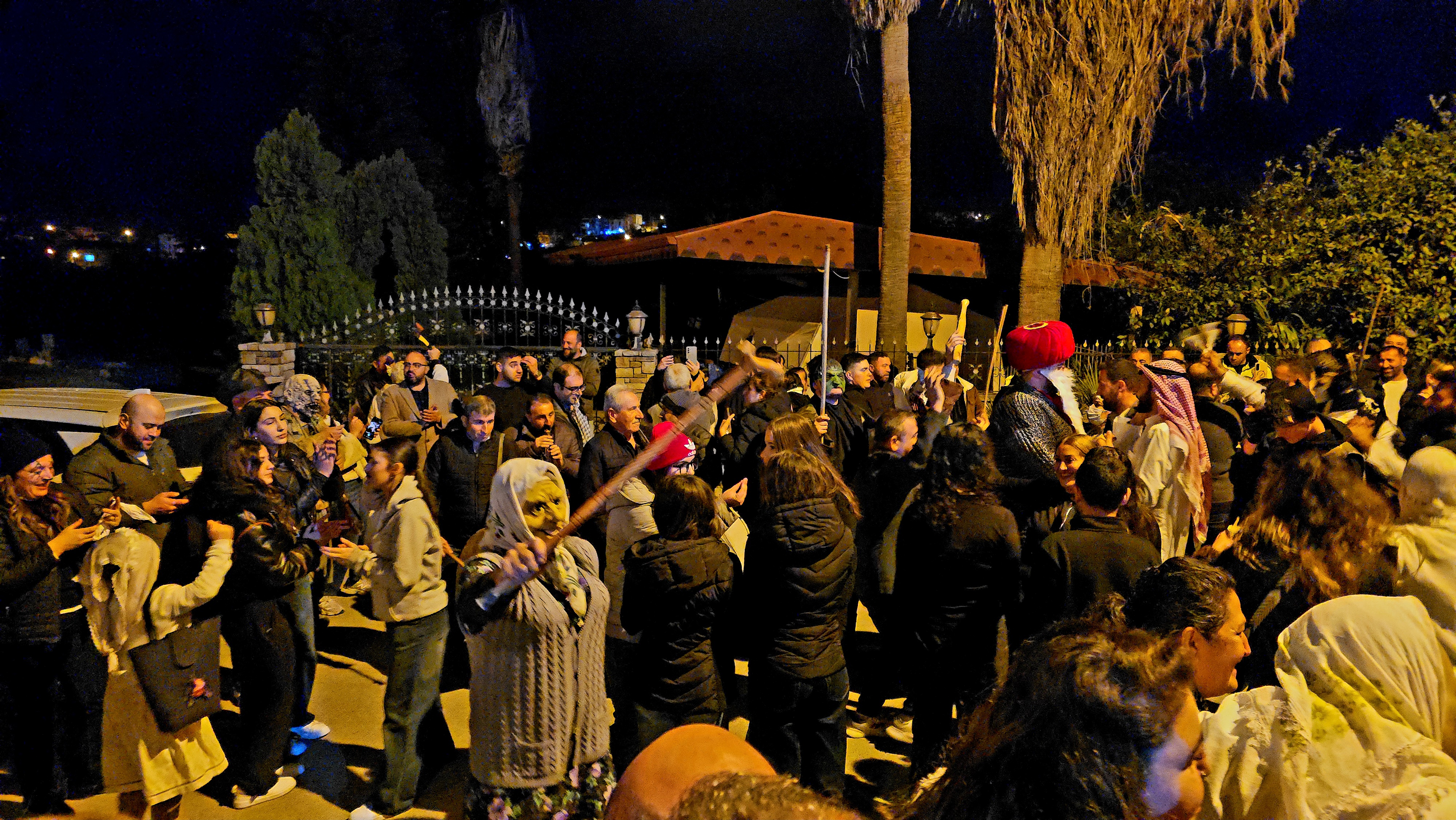 H A T A Y’ D A H R I S T I Y A N V A T A N D A S L A R I N K A R N A V A 1181404 350917