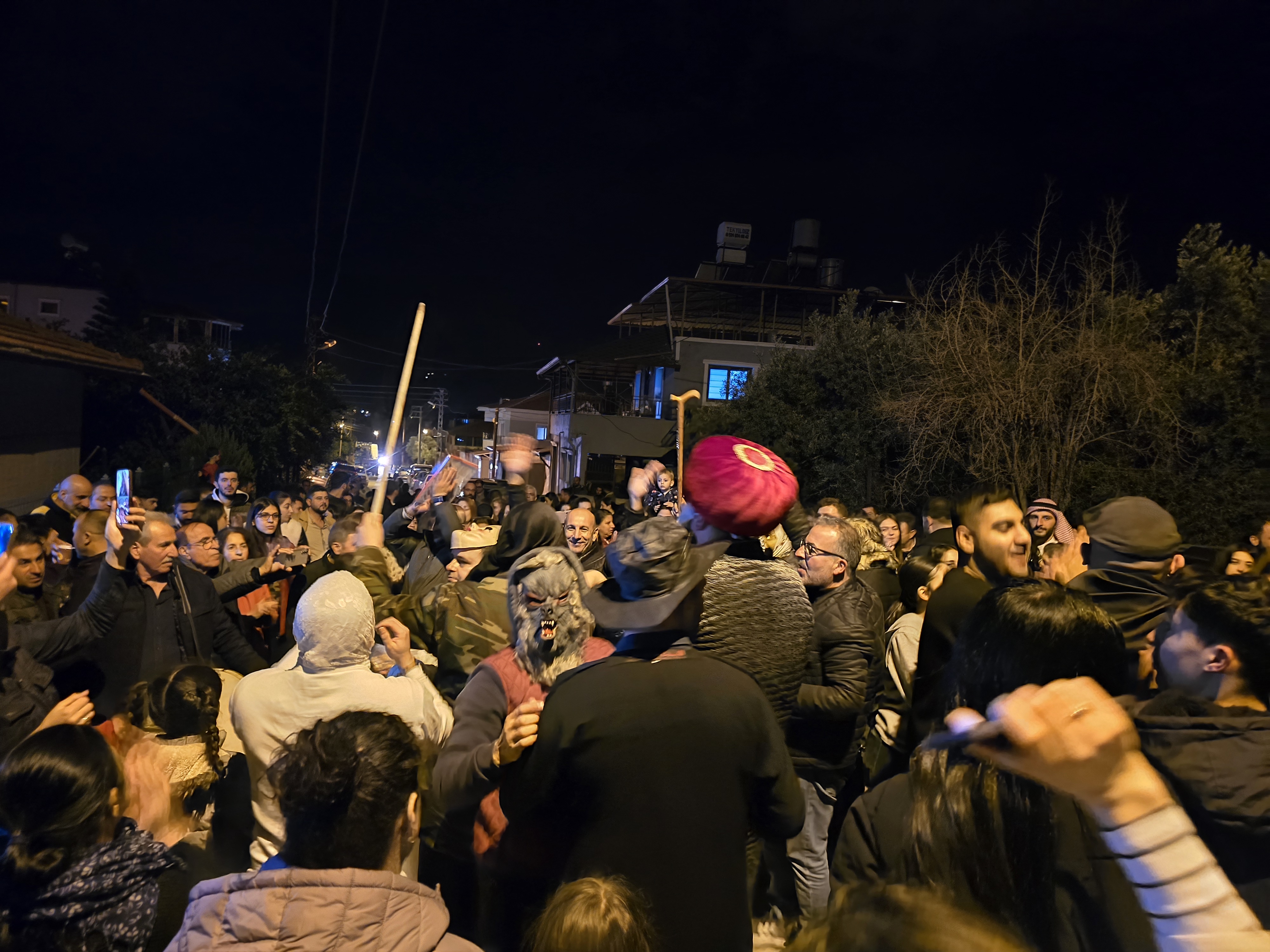 H A T A Y’ D A H R I S T I Y A N V A T A N D A S L A R I N K A R N A V A 1181406 350917