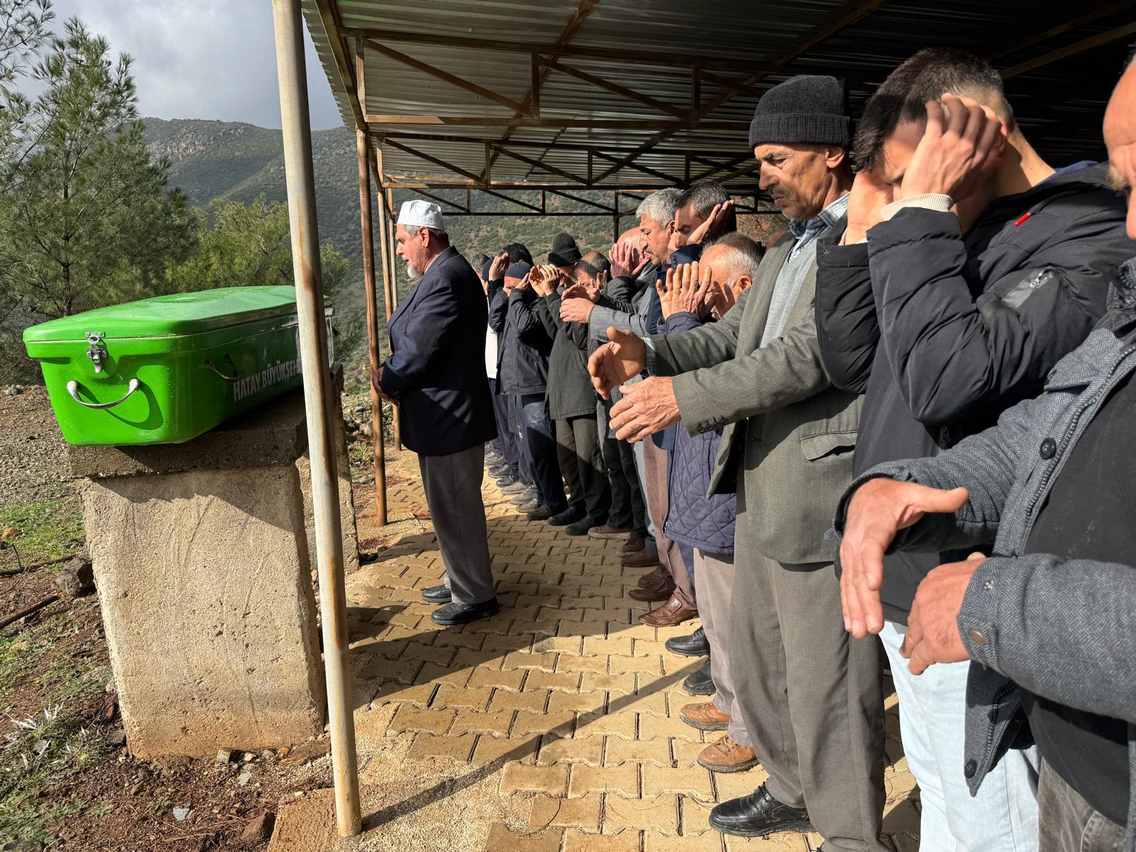 Hatay’da Gazdan Etkilenen Baba Ve Kızı Toprağa Verildi