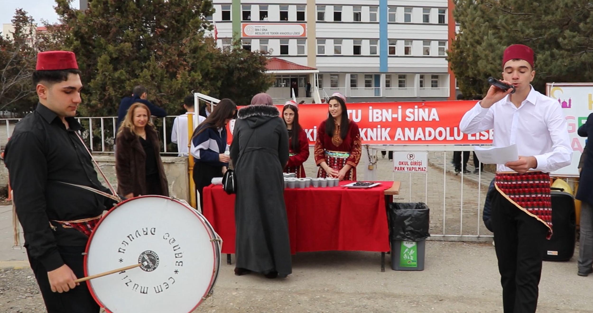 Etkinlikte Katılımcılara Hurma Ve Şerbet İkramı Yapıldı