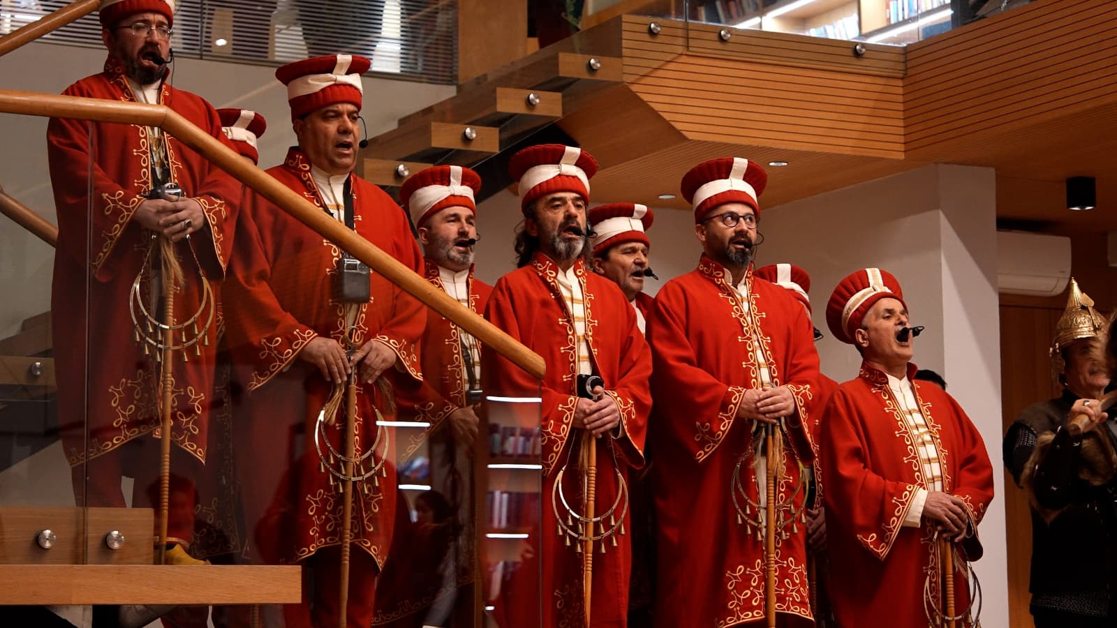 İftar Sonrası Kütüphaneye Giden Öğrencilere ‘Mehter Takımı’ Sürprizi