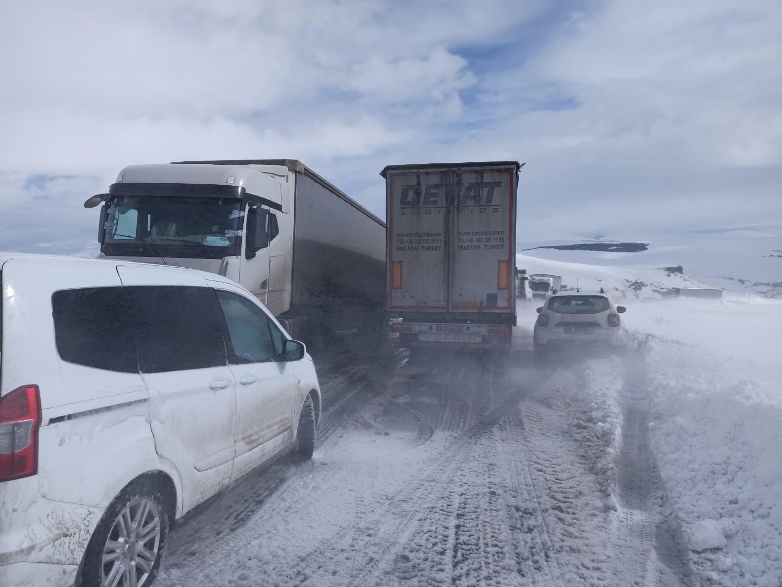 Ilgar Dağı Tipi Nedeniyle Ulaşıma Kapandı 200 Araçlık Konvoy Oluştu