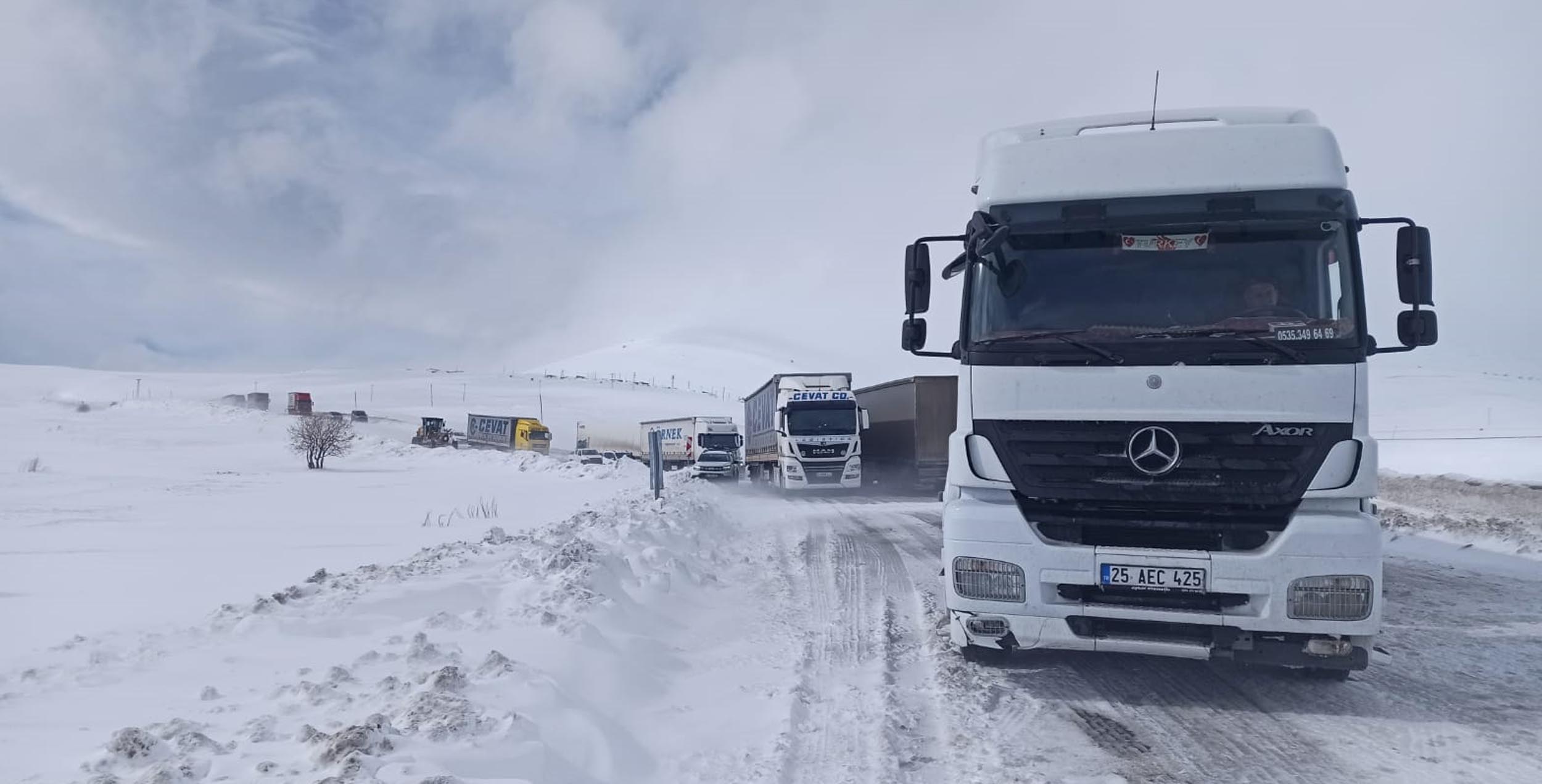 I L G A R D A G I T I P I N E D E N I Y L E U L A S I M A K A P A N D 1166428 346489