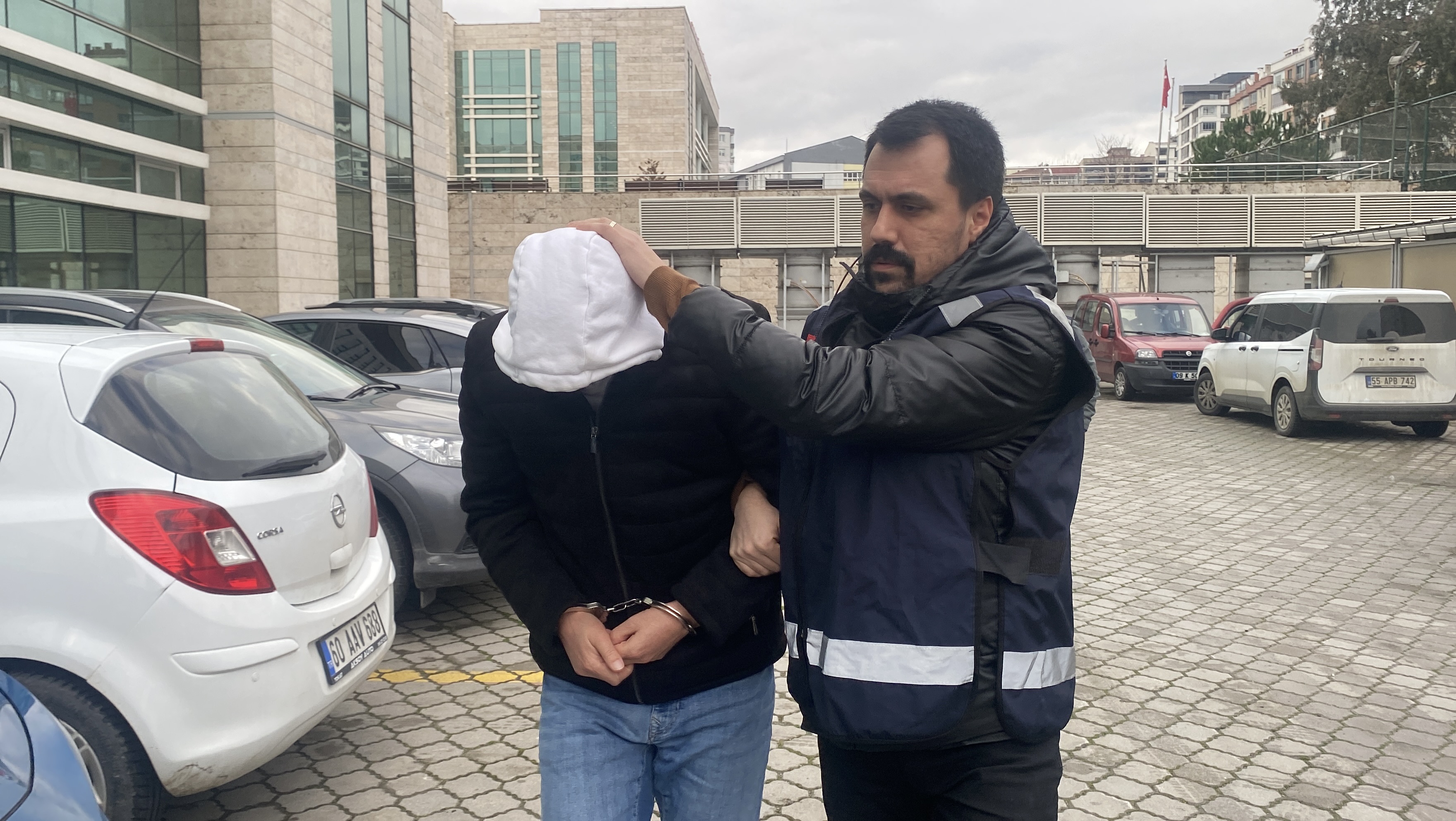 I N S A A T U S T A S I N I T A B A N C A Y L A Y A R A L A Y A N M U T 1149596 341386