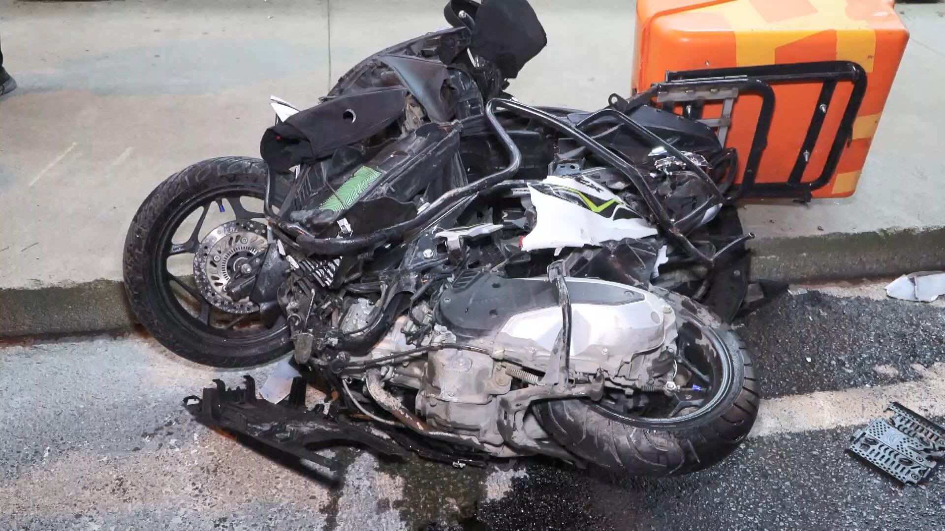 I S T A N B U L A T A S E H I R D E S U R U C U S U N U N D I R E K S 1184233 351821