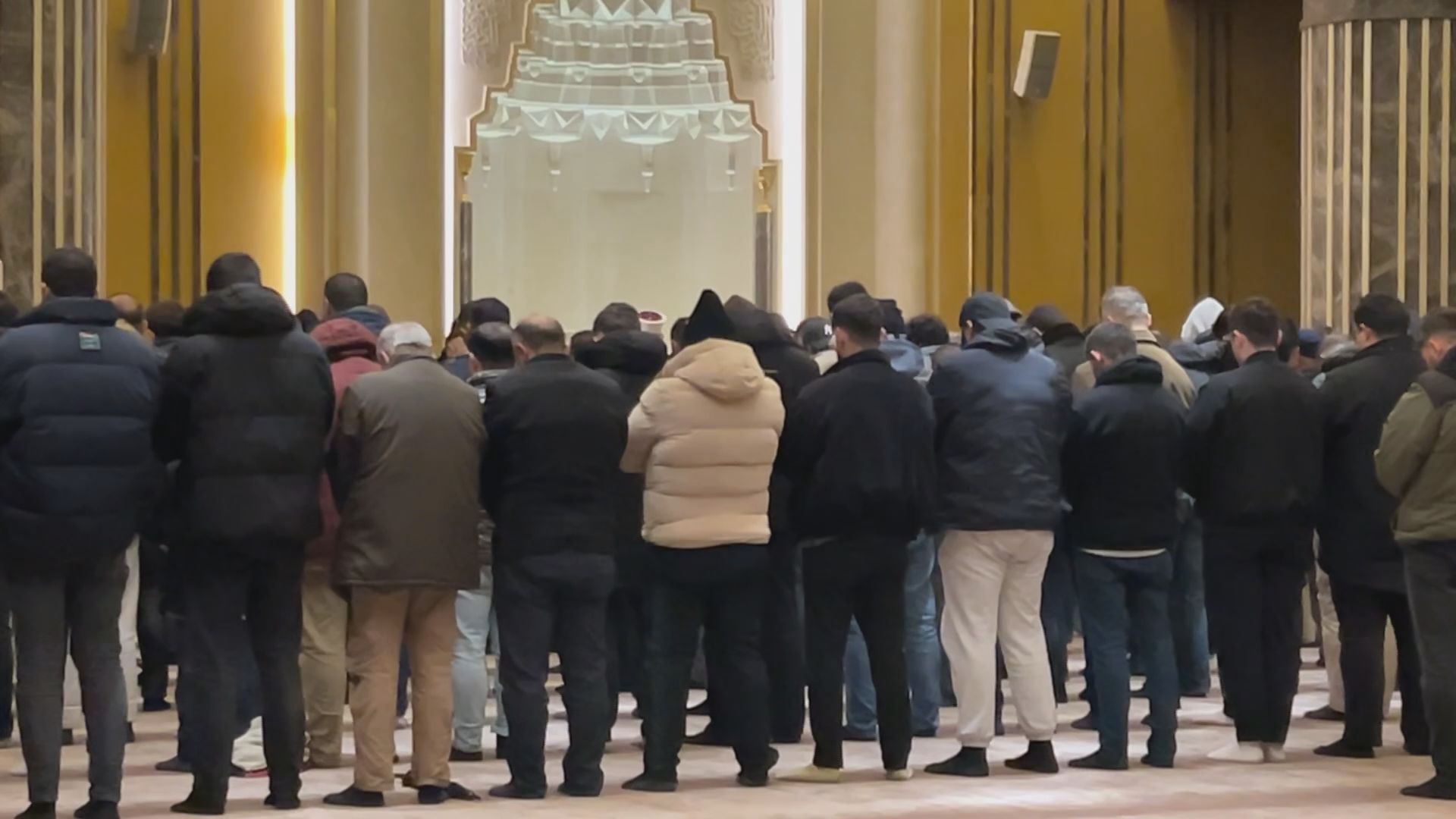 I S T A N B U L B E R A T K A N D I L I T A K S I M C A M I I N D 1147163 340654