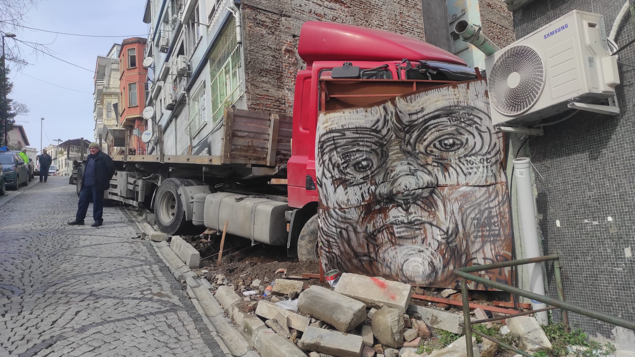 I S T A N B U L B E S I K T A S’ T A Y O K U S T A N K A Y A N T I 1150129 341542