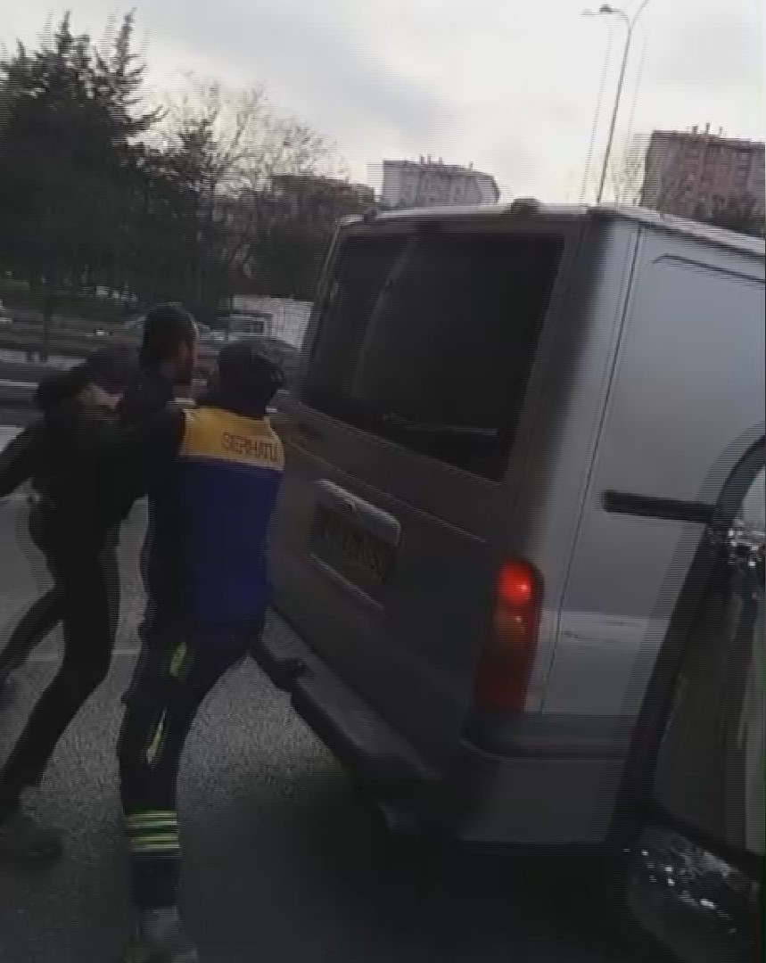 I S T A N B U L B U Y U K C E K M E C E D E T A R T I S T I G I K I 1152660 342299