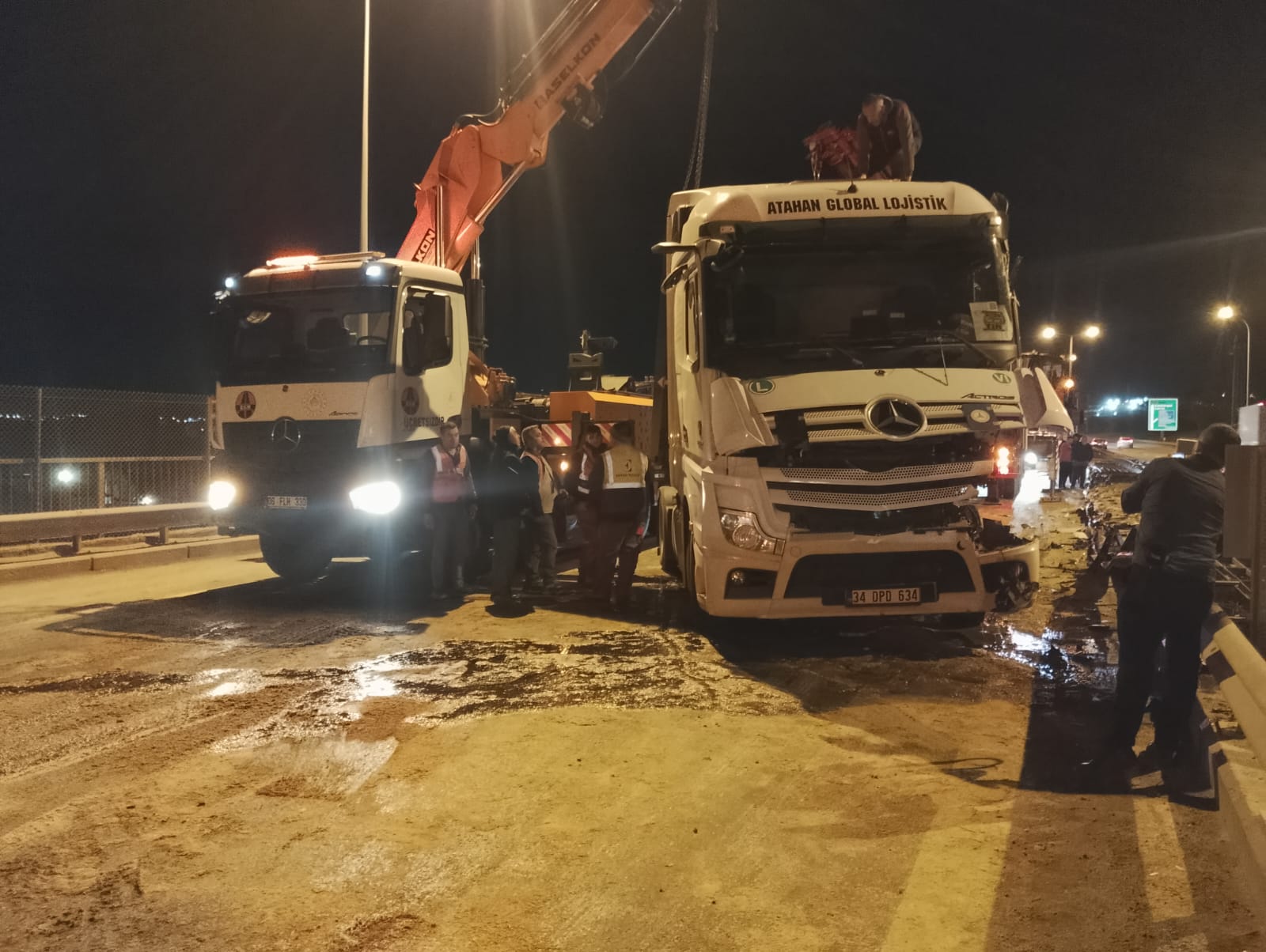 I S T A N B U L B U Y U K C E K M E C E T E M O T O Y O L U N D A 1179114 350255