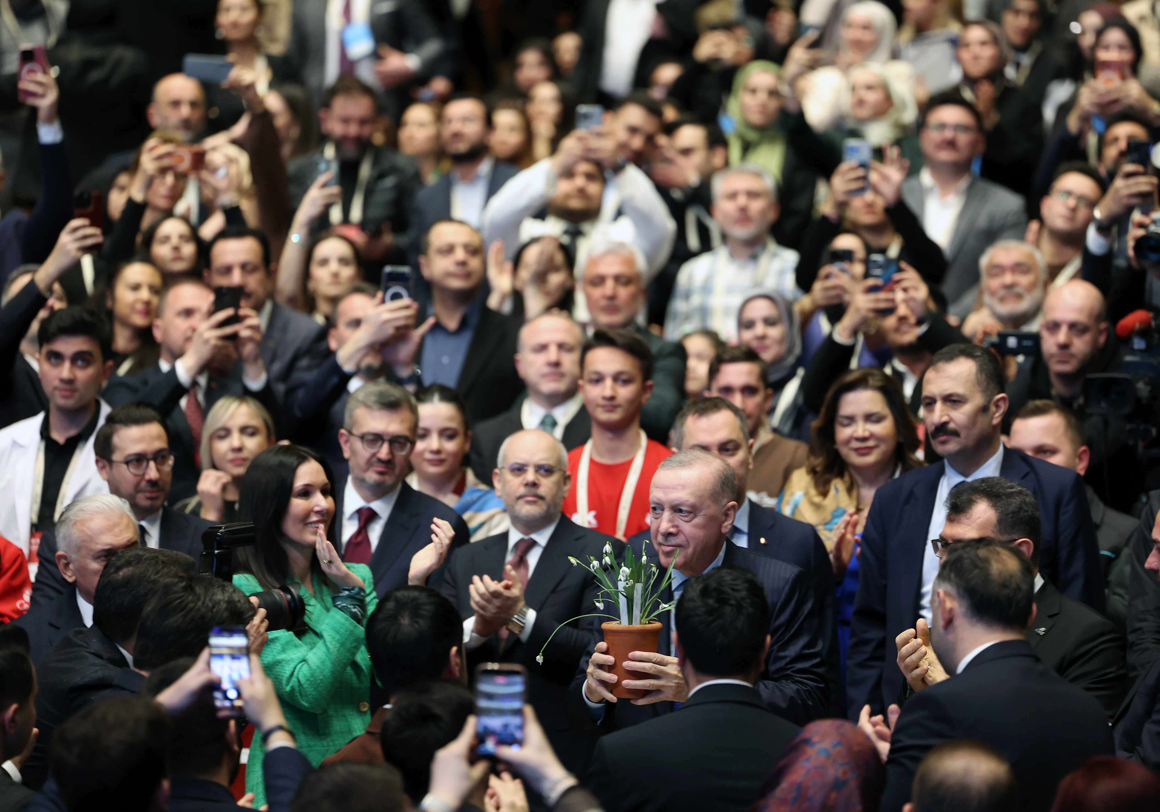 I S T A N B U L C U M H U R B A S K A N I E R D O G A N S I Z L E R E 1178603 350119