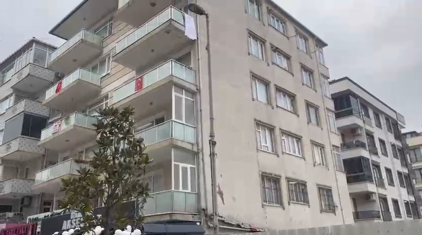 I S T A N B U L K U C U K C E K M E C E D E I S T I N A T D U V A R 1161530 344978