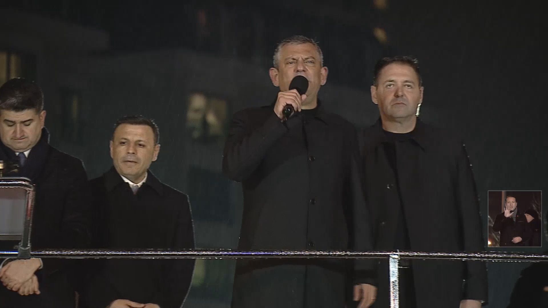 İstanbul Ataşehir’de Özgür Özel Etkinlikte Konuştu