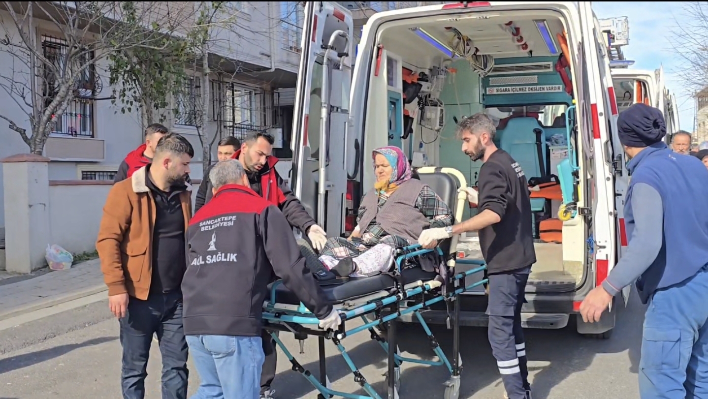 İstanbul’da 4 katlı binada çıkan yangında 7 kişi kurtarıldı